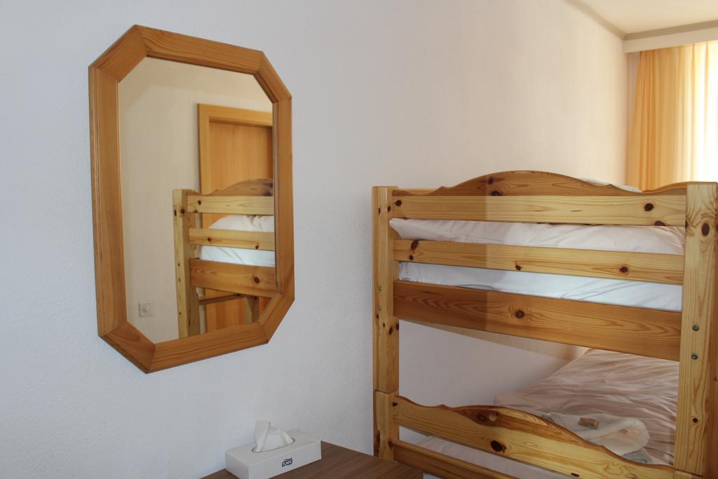 Hotel De La Gare Yvonand Δωμάτιο φωτογραφία