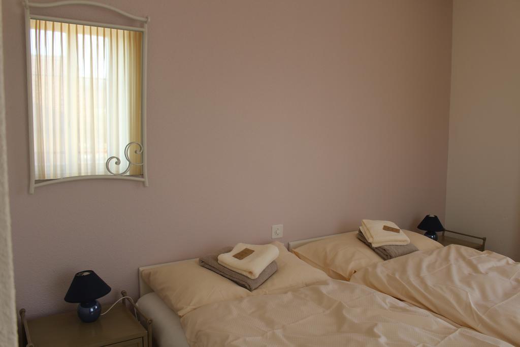 Hotel De La Gare Yvonand Δωμάτιο φωτογραφία